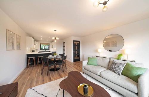 Broughty Ferry Apartment | At the Castle - Private Balcony