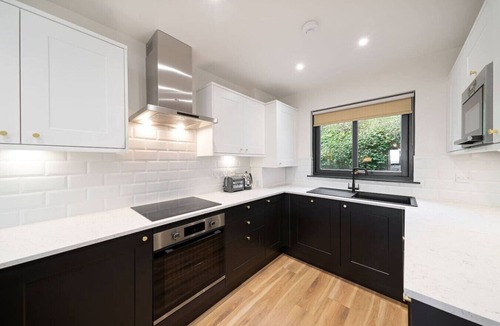 Broughty Ferry Apartment | At the Castle - Private Balcony