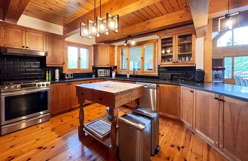 Notre-Dame-de-la-Merci Ski Chalet | At the edge of a navigable lake offering dazzling sunsets.