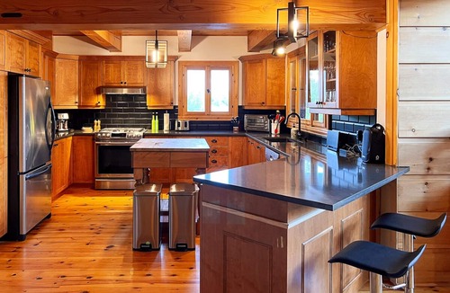 Notre-Dame-de-la-Merci Ski Chalet | At the edge of a navigable lake offering dazzling sunsets.