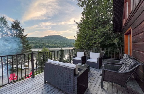 Notre-Dame-de-la-Merci Ski Chalet | At the edge of a navigable lake offering dazzling sunsets.