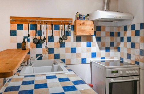 Saint-Pierre-d'Albigny House | At the Foot of the Castle - Parking, WiFi, Garden - Savoie College