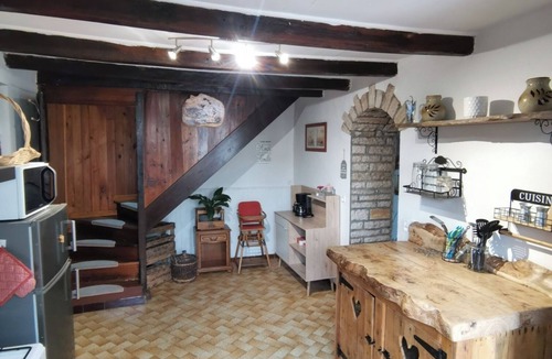 Cunfin House | At the foot of the Champenois vineyards house situated between vineyards and the Champenois forest