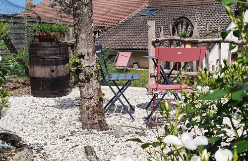 Cunfin House | At the foot of the Champenois vineyards house situated between vineyards and the Champenois forest