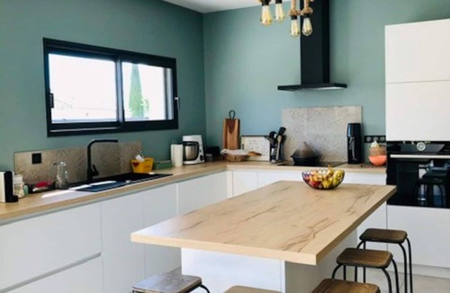 Lagnes House | At the foot of the Luberon, new air-conditioned house with garden and swimming pool