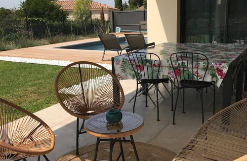 Lagnes House | At the foot of the Luberon, new air-conditioned house with garden and swimming pool