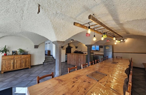 Manzat Cottage | At the gateway to the volcanoes - Large family home - Gite des Vaudelins 15 places