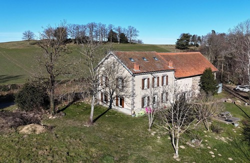 Manzat Cottage | At the gateway to the volcanoes - Large family home - Gite des Vaudelins 15 places