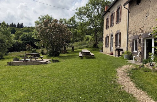 Manzat Cottage | At the gateway to the volcanoes - Large family home - Gite des Vaudelins 15 places