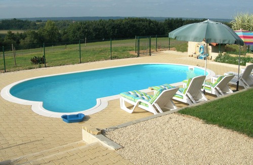 Cazeres-sur-l'Adour Cottage | At the heart of an equine farm. Reside in a cottage of 70 m. with a pool.
