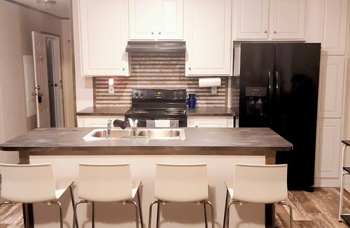 Camp Taylor House | At the Heart of Louisville 2 Bed/2 Bath House near Expo, SDF, Zoo, City, Derby