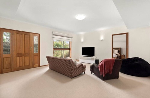 Belmont House | At the Hilltop - sleeps 10