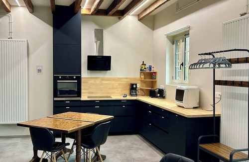 Cheille House | At the old oak tree