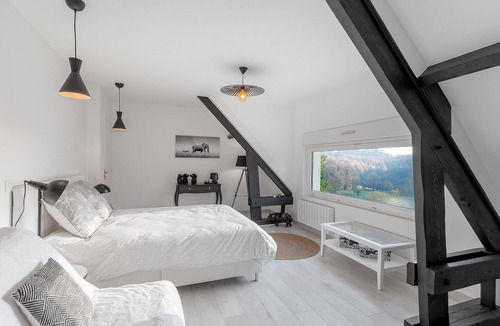 Savignies Bed & Breakfast | At the raw estate