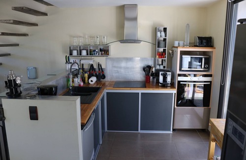 Bedoin House | At the top of the village, magnificent view of Mt Ventoux, private heated swimming pool