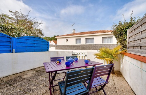 Notre-Dame-de-Monts Ski Chalet | At two steps from the beach, nice house for 4