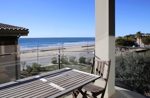 Torredembarra Apartment | AT010 ULTRAMAR: Nice modern apartment overlooking the beach of Baix a Mar