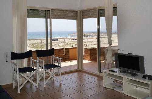 Torredembarra Apartment | AT038 Vistas de la playa, primera línea con piscina