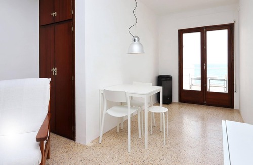 Creixell Apartment | AT045 PLATJA CREIXELL: Apartment on the beachfront