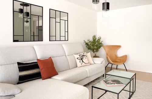 Segundo Ensanche Apartment | Atalaya sobre la Medialuna by Clabao