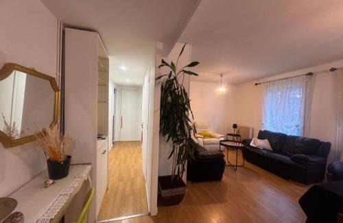 Evreux Apartment | Atelier Couleurs - F3 proche gare et centre-ville Evreux