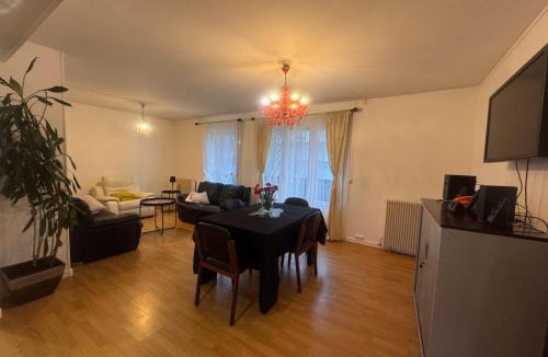 Evreux Apartment | Atelier Couleurs - F3 proche gare et centre-ville Evreux