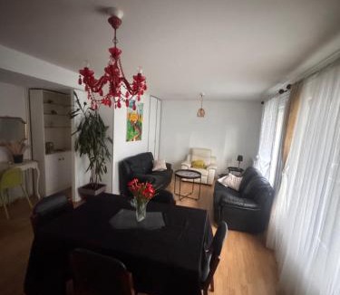 Evreux Apartment | Atelier Couleurs - F3 proche gare et centre-ville Evreux