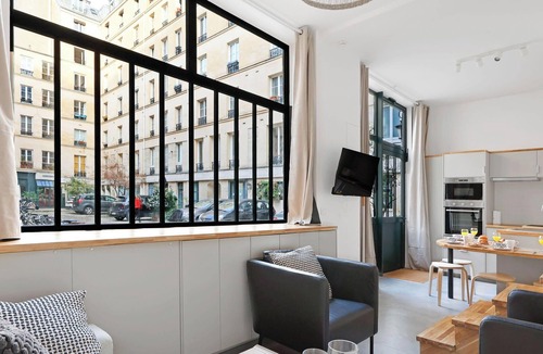 Saint-Vincent-de-Paul Apartment | Atelier d’artiste de luxe avec clim – Paris Centre