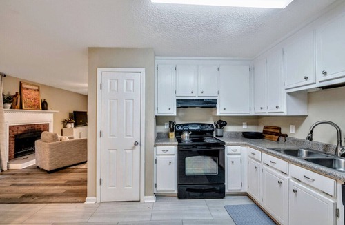 Acworth House | ATH - Comfortable 4BR Home for Extended Stay (rem)