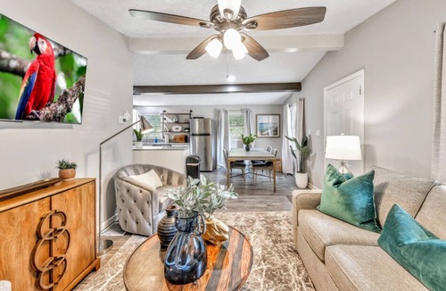Dallas House | ATH - Dallas-2BR - Pet Friendly-Tranquil (Cole)