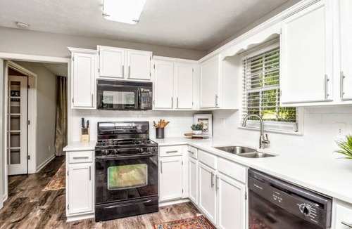 Dallas House | ATH - Dallas - 3BR - Pet Friendly - (arbor)