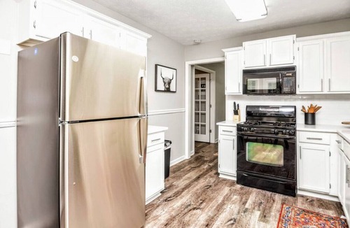 Dallas House | ATH - Dallas - 3BR - Pet Friendly - (arbor)