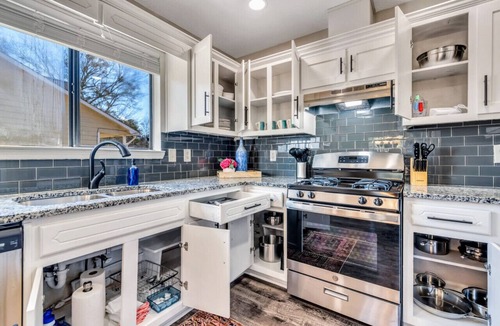 Hampton House | ATH - Hampton - 3BR - Pet Friendly - Fenced (dove)