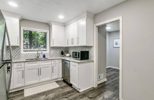 Ellenwood House | ATH - New Spacious Stepless Ranch, Modern (85Wil)