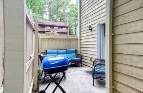 Smyrna Villa | ATH - Sleeps 4 - 2 Beds - Pet friendly - CC4