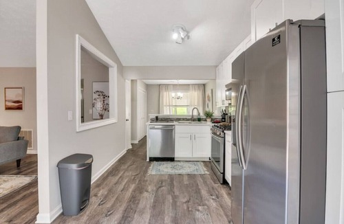 Kennesaw House | ATH - Sleeps 6 - 3 Beds - Pet friendly - Owens