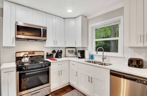 Fair Oaks House | ATH - Sleeps 6 - 3 Beds - Pet Friendly - 1398 (ST3)