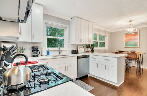 Fair Oaks House | ATH - Sleeps 6 - 3 Beds - Pet Friendly - 1398 (ST3)