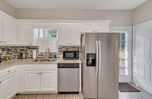 Acworth House | ATH - Sleeps 6 - 3 Beds - Pet friendly - Moonlight