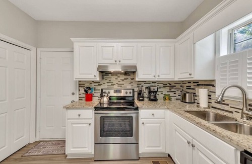 Acworth House | ATH - Sleeps 6 - 3 Beds - Pet friendly - Moonlight