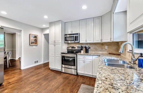 Dunwoody House | ATH - Swimming Pool -Fenced -Ranch -4BR (Vernon)