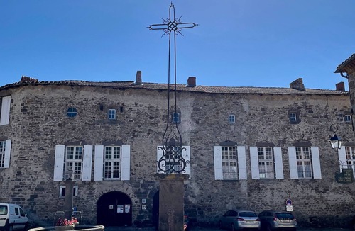 Lavaudieu Bed & Breakfast | Athelis Room - Cozy Upstairs for 2 in Lavaudieu