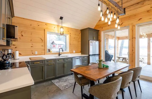 Restoule Cottage | Athena Luxury Lakefront Cottage w/Hot Tub & Sauna