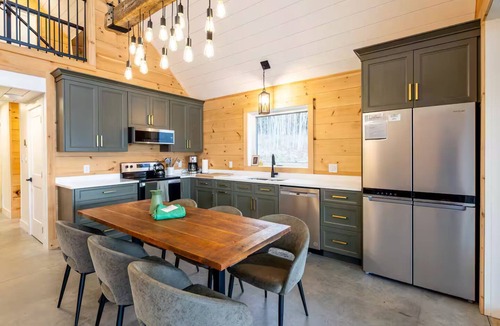Restoule Cottage | Athena Luxury Lakefront Cottage w/Hot Tub & Sauna