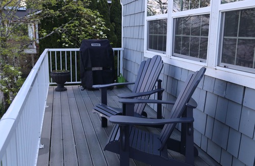 Olympia Cottage | Athens Beach Waterfront romantic retreat