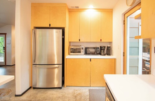 Athens House | Athens Getaway, Walk to Downtown!