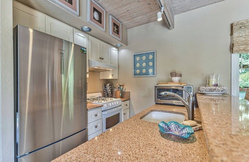 Hatton Fields Cottage | "Atherton Cottage has Ocean view & two Fireplaces!