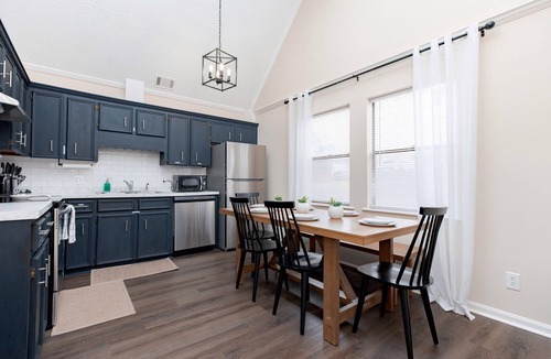 Perry House | AtHome+1 Stay | 3BR Pet Friendly | Perry Fair