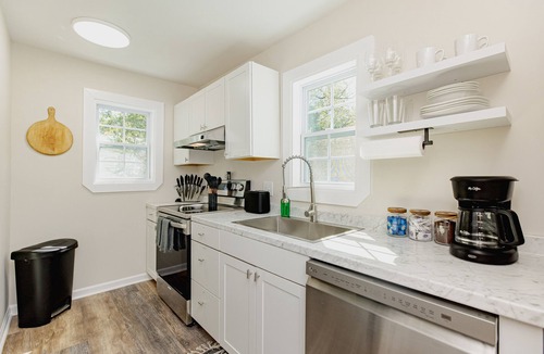 Perry House | AtHome+1 Stay | Quaint 1BR | Downtown Perry