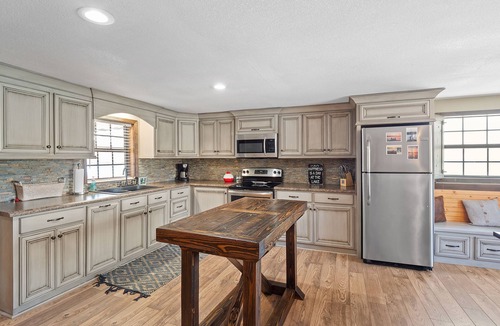 Arley House | Atkins Point - Private lot - Easy access to water!